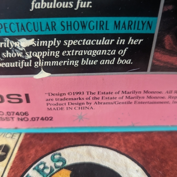 NEW IN BOX VINTAGE MARILYN MONROE DOLL DATED 1993 COLECTORS SERIES MAKE OFFER - Picture 3 of 3